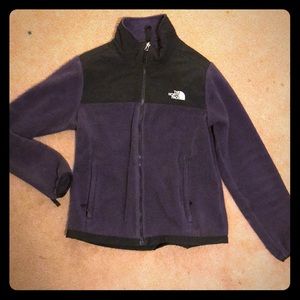 Woman’s M Northface fleece sweater